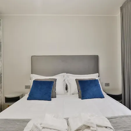Como Lake Suites 아파트 코모