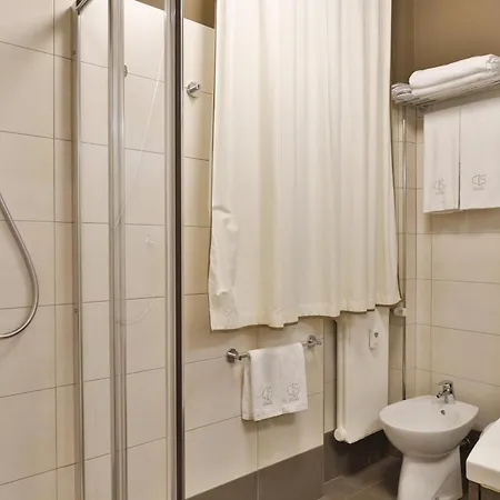 아파트 Como Lake Suites 코모