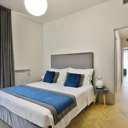Como Lake Suites 코모