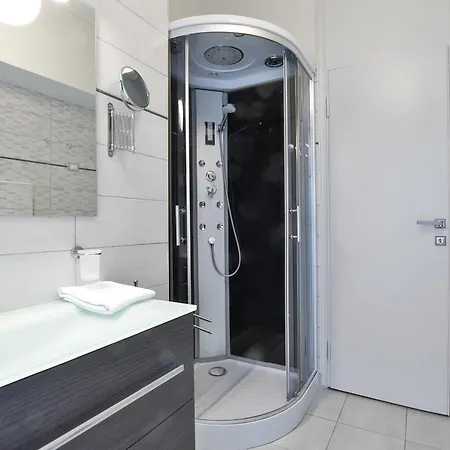 Como Lake Suites * 코모