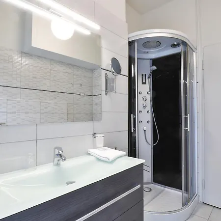 Como Lake Suites 아파트 코모