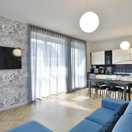 Como Lake Suites * 코모
