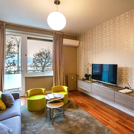 Como Lake Suites 아파트 코모