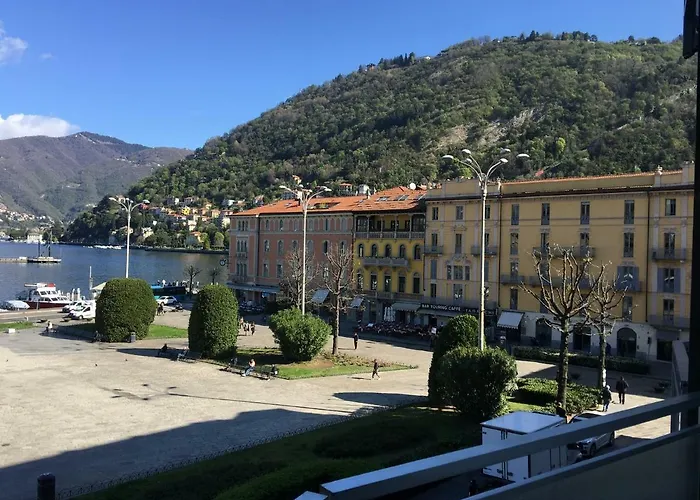 Como Lake Suites Апартаменты *