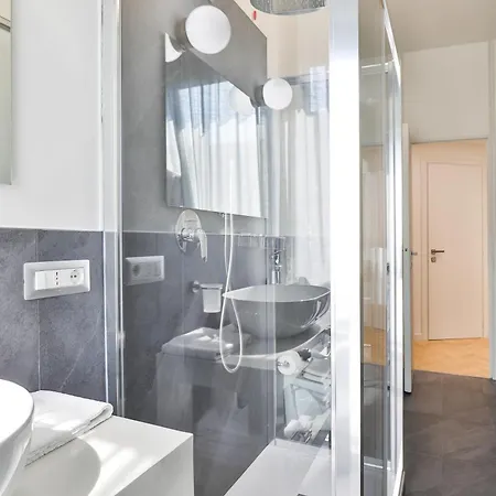 Como Lake Suites *