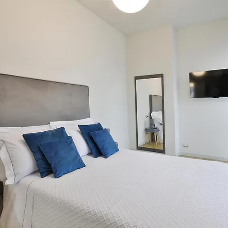 Como Lake Suites Apartment *