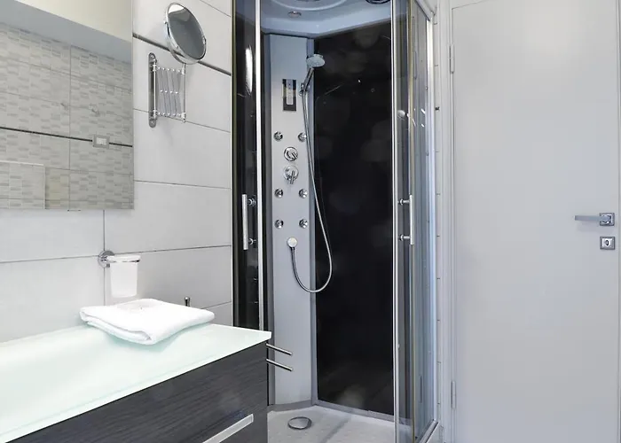 Como Lake Suites * كومو