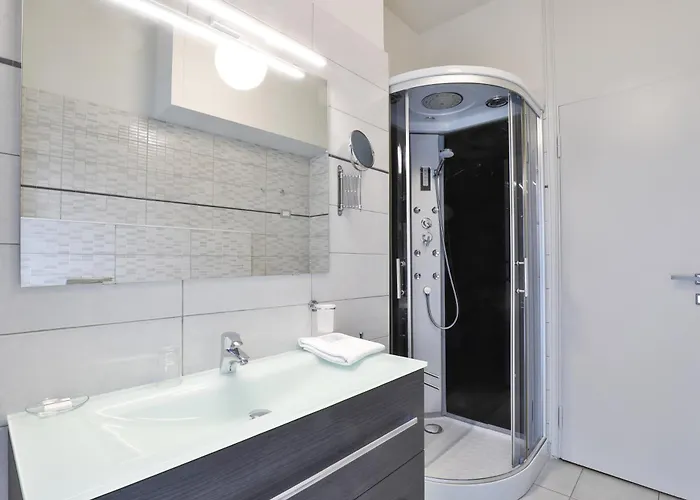 Como Lake Suites شقة كومو